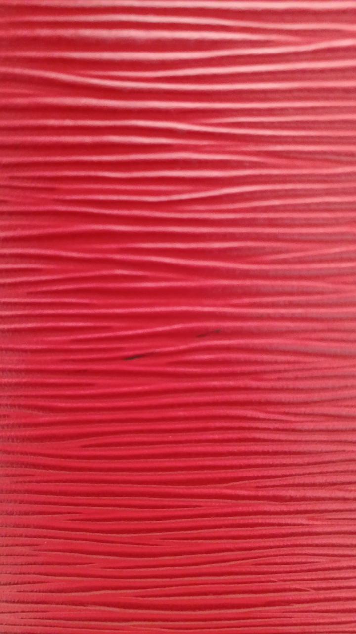 コバが表面に付着しています