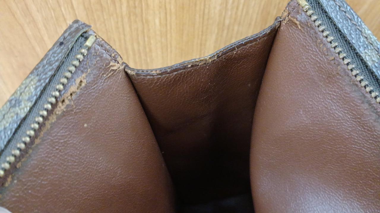 フチにダメージあります。