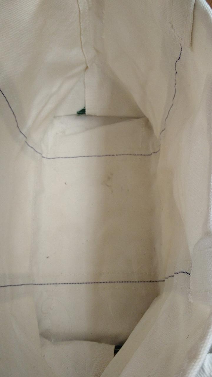 内側底に汚れが有ります