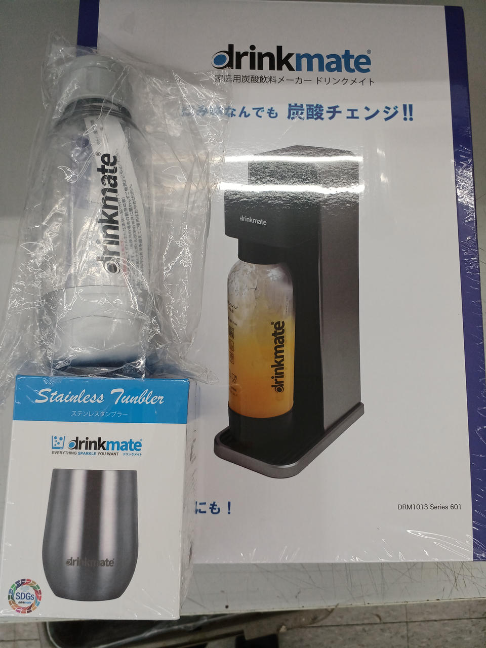 別売タンブラーと専用ボトル付きです。