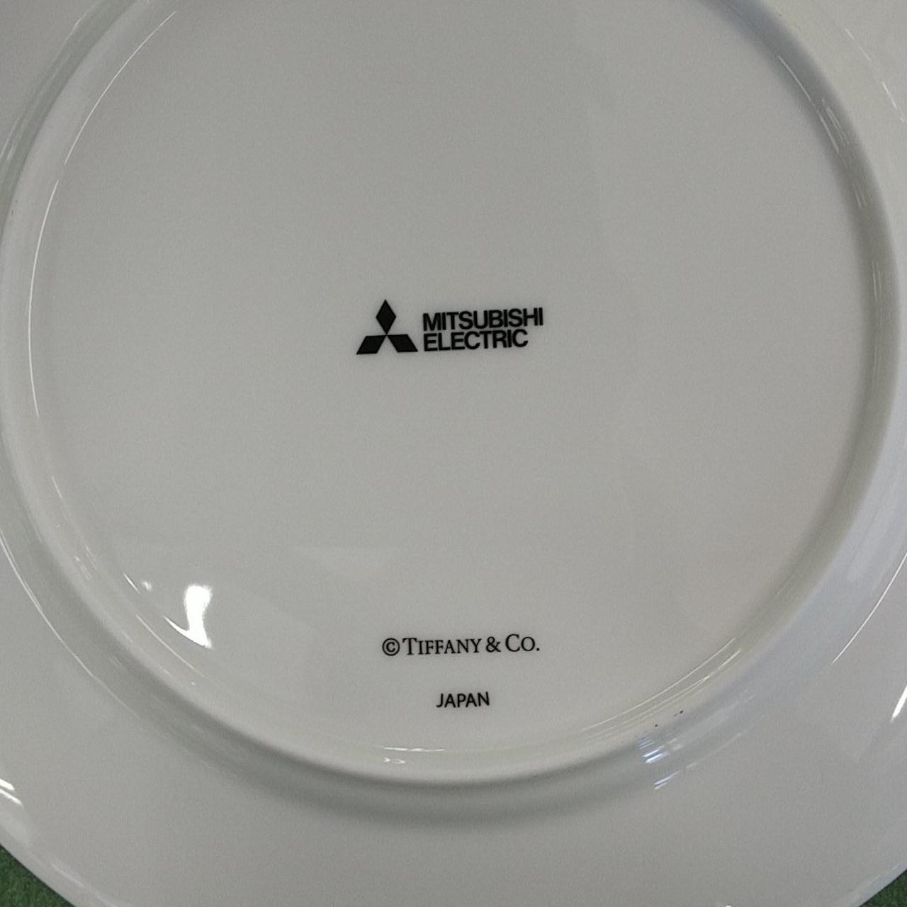 裏に企業ロゴ入り