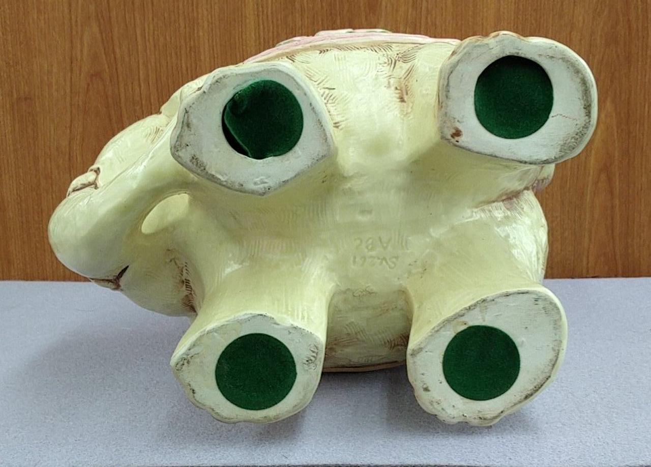 左前後脚の緑のフェルト様の布ハガレあり