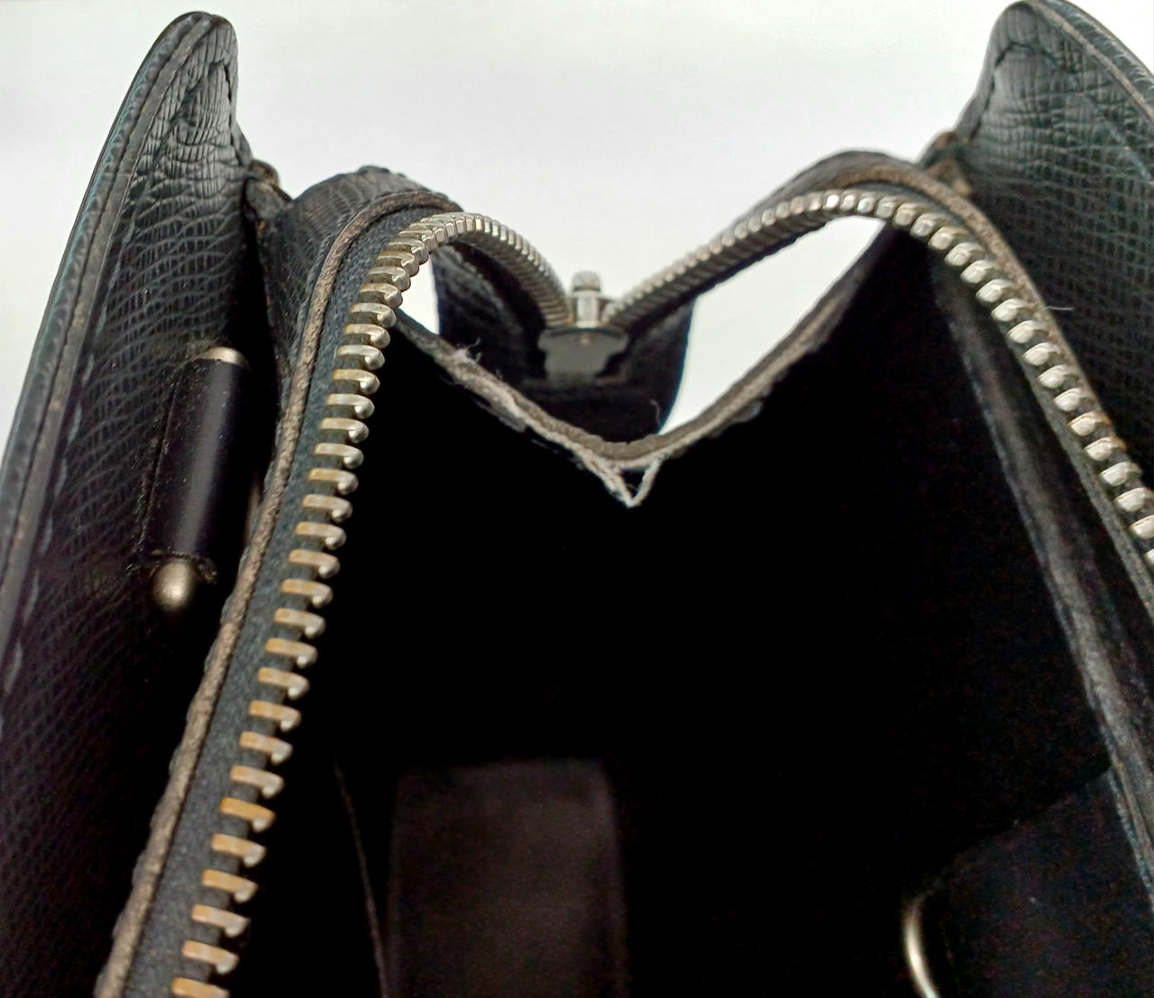 内部一部ビニール剥離あり