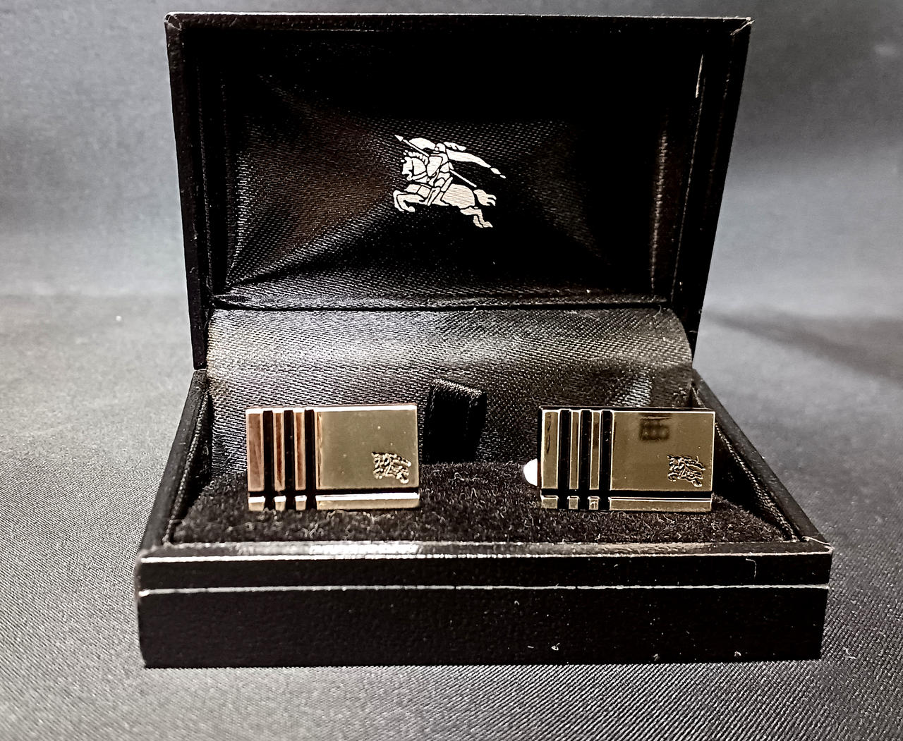 美品☆BURBERRY BLACK LABEL カフス 極美品 BURBERRY BLACK LABEL カフスボタン箱付き BURBERRY