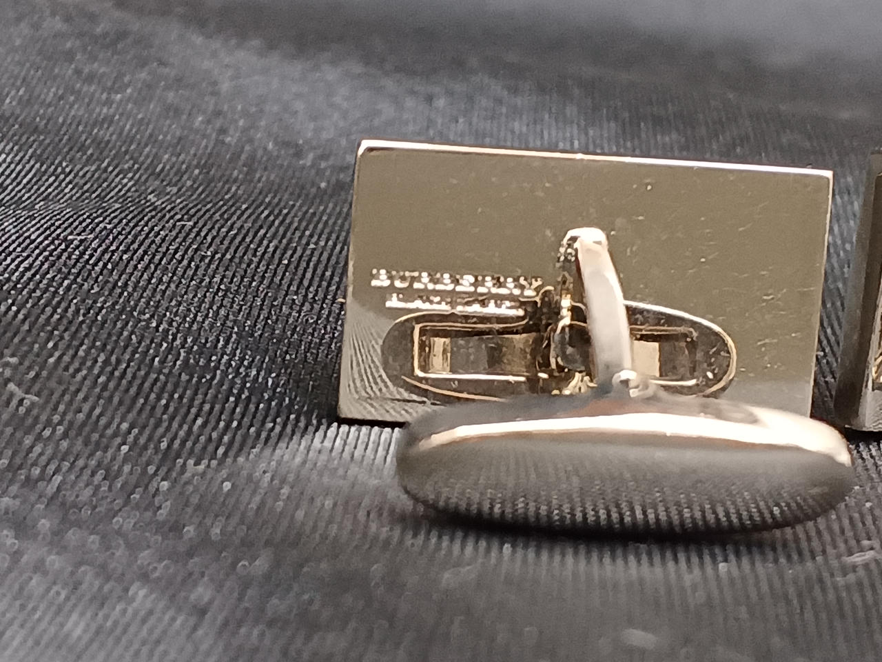 バーバリーブラックレーベル(BURBERRY BLACK LABEL)|カフス