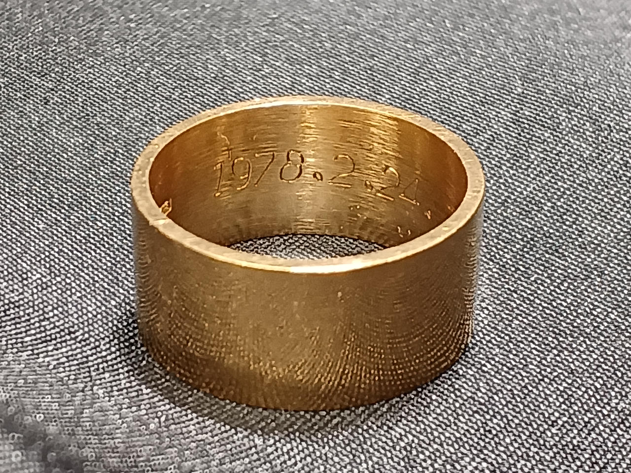 内側に刻印あり。