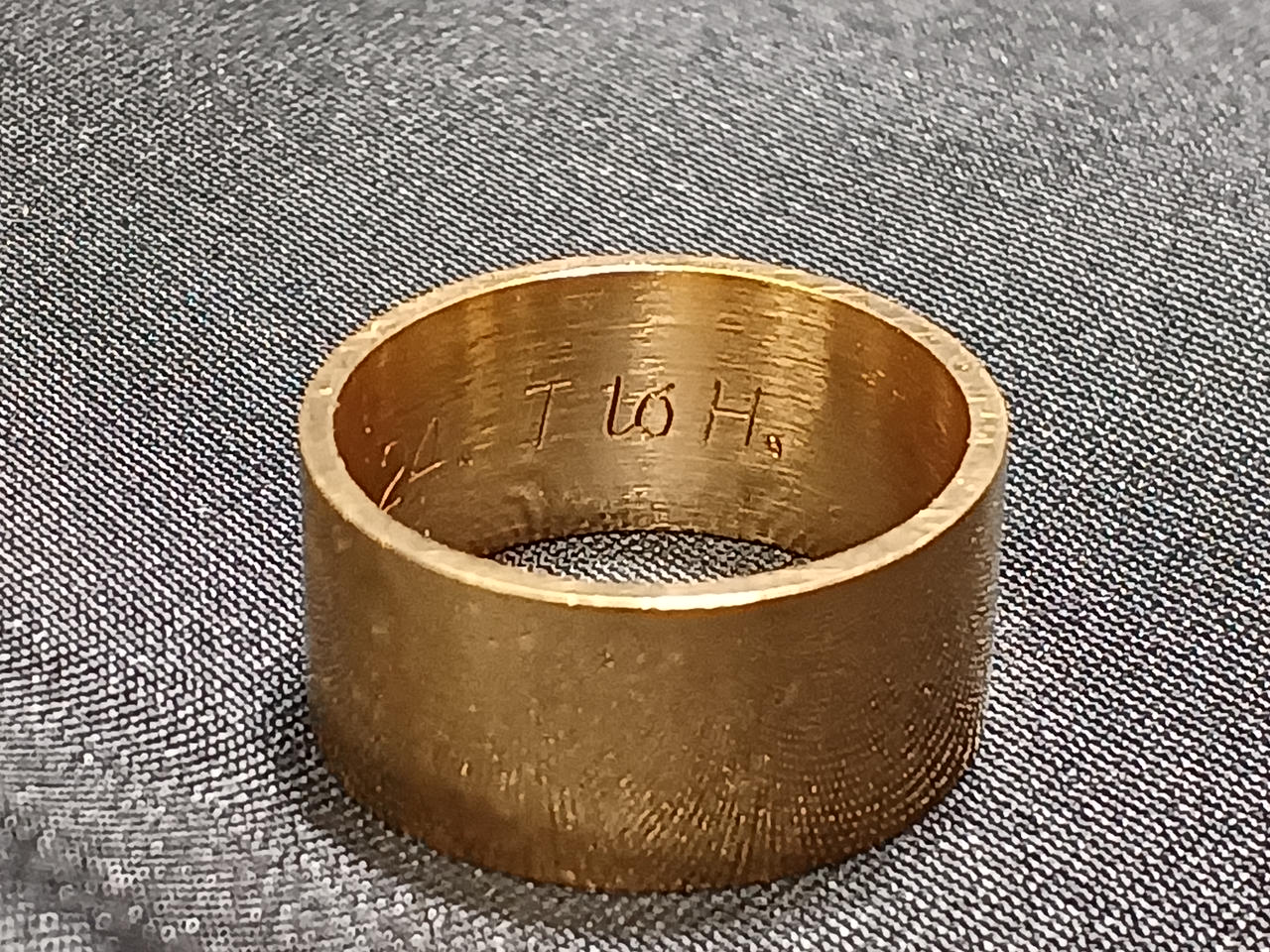 内側に刻印あり。