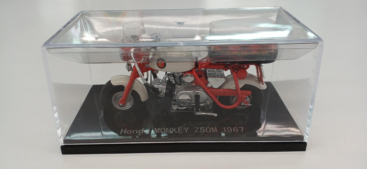 (EBBRO) 1967 Honda MONKEY Z50M 1/10スケール EBBRO 1/10 Scale Honda MONKEY Z50M Red Color w/Original Box