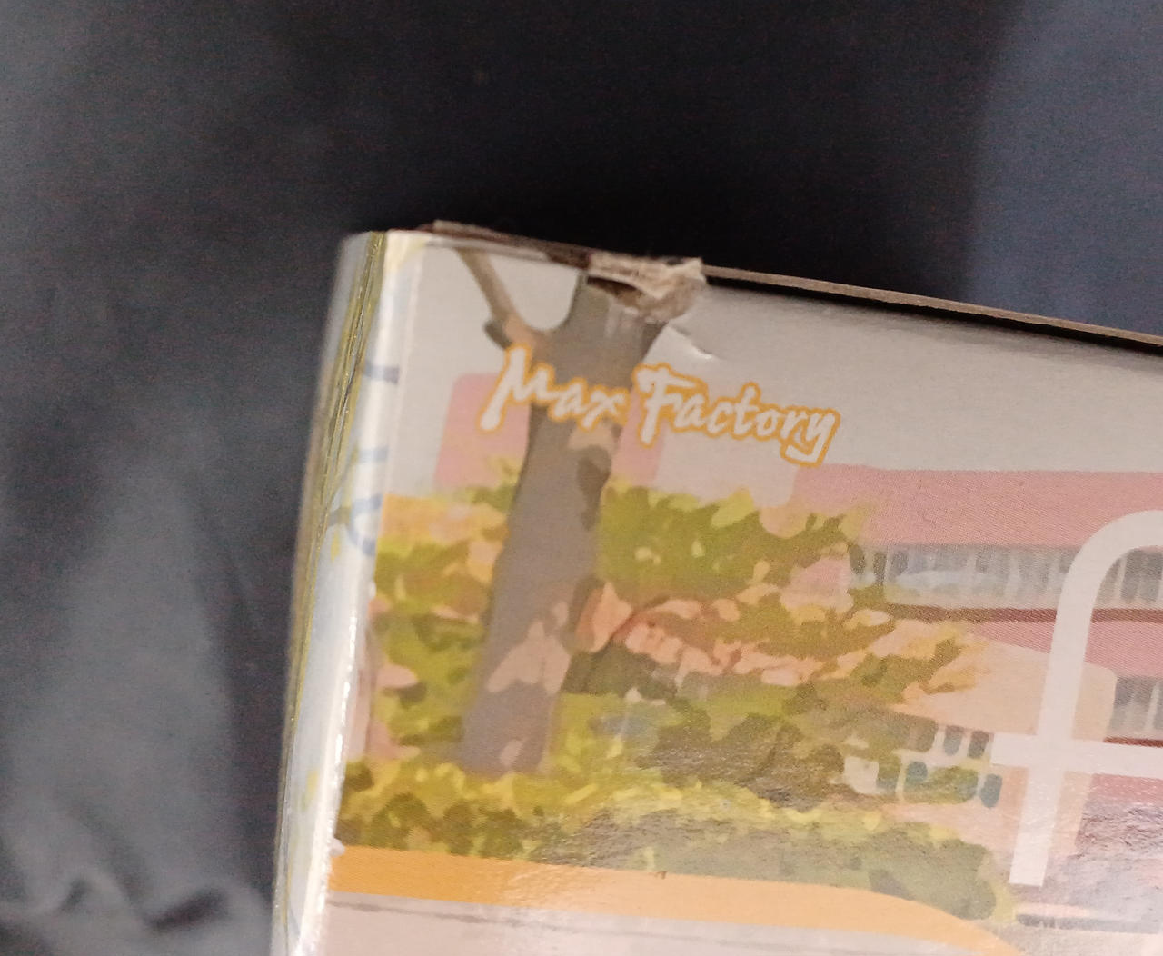 箱上部の一部イタミあり。