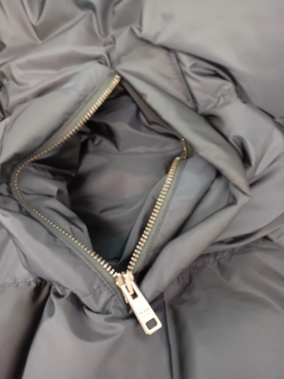 左側外ポケット