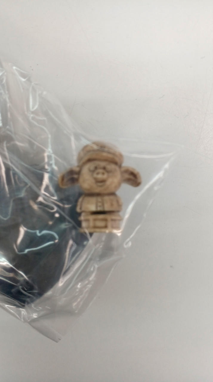 白色ミニポーンのウーロン