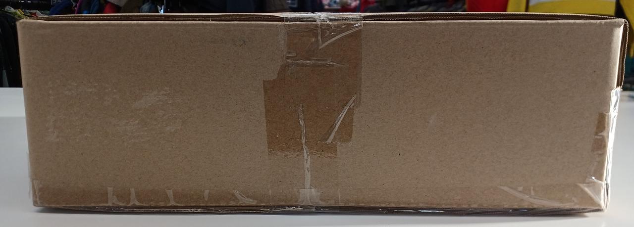 左側に剥がし跡があります