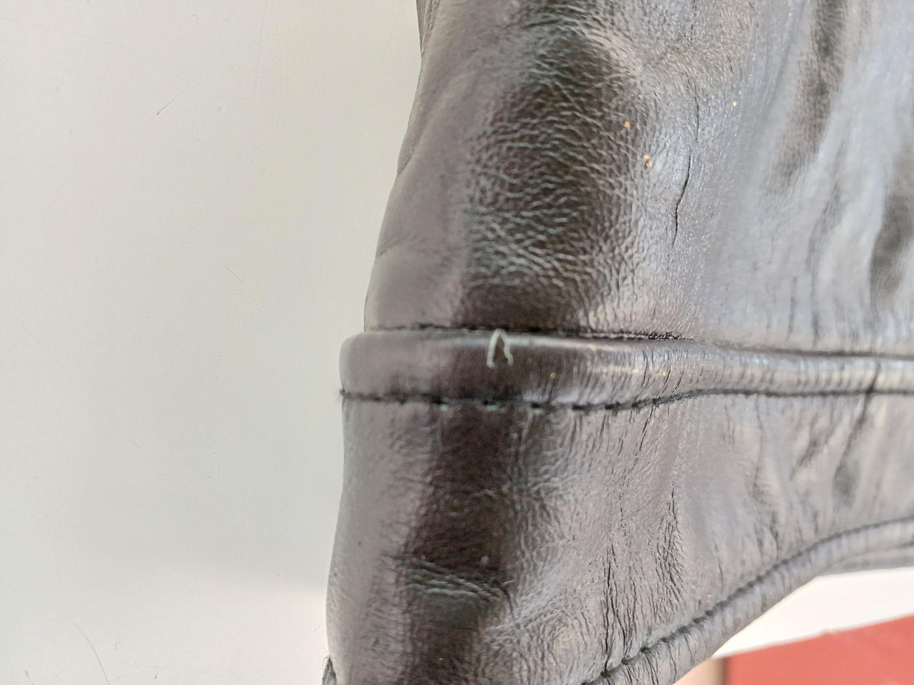 左裾端部分若干のハガレあり。