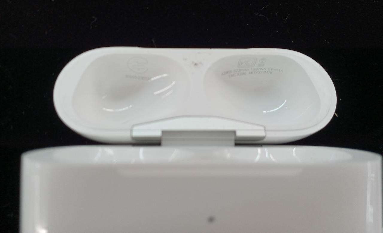 充電ケースキズ·汚れあり