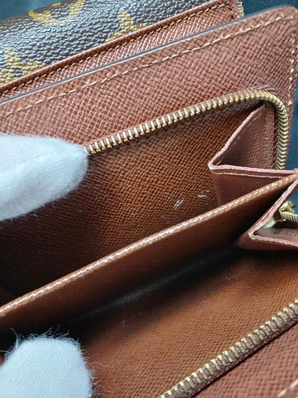 コインケース内汚れ、傷あり