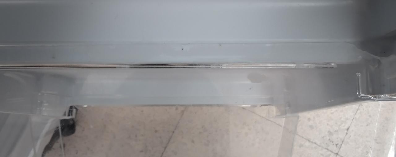 分かりにくいですが接着剤の跡があります