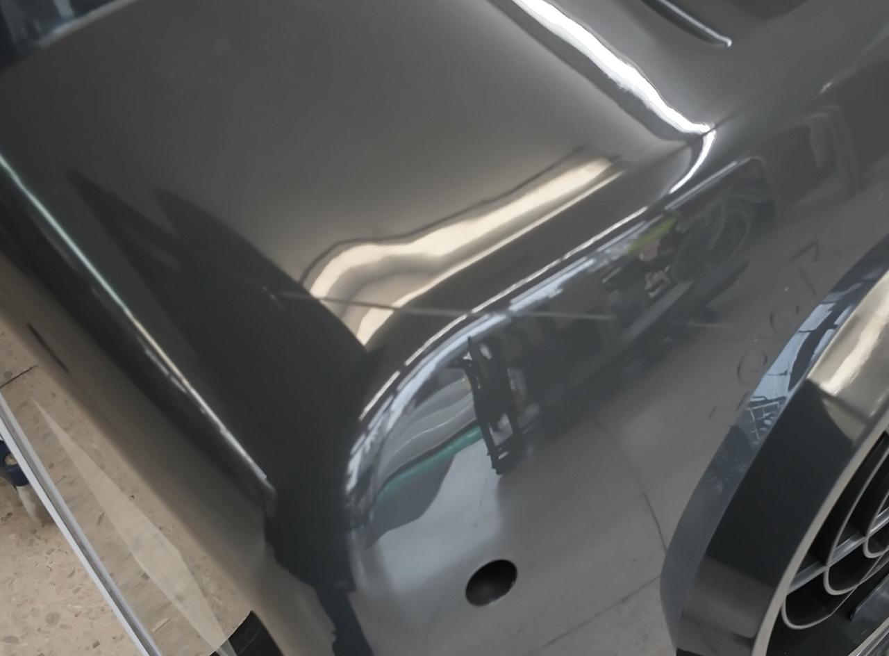 背面上部にスレがあります