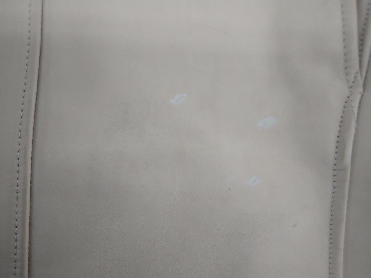 後ろ身頃右側に修正跡あり