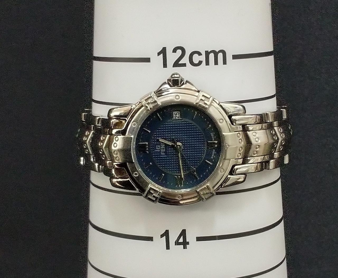 腕周りは約13cm程度です