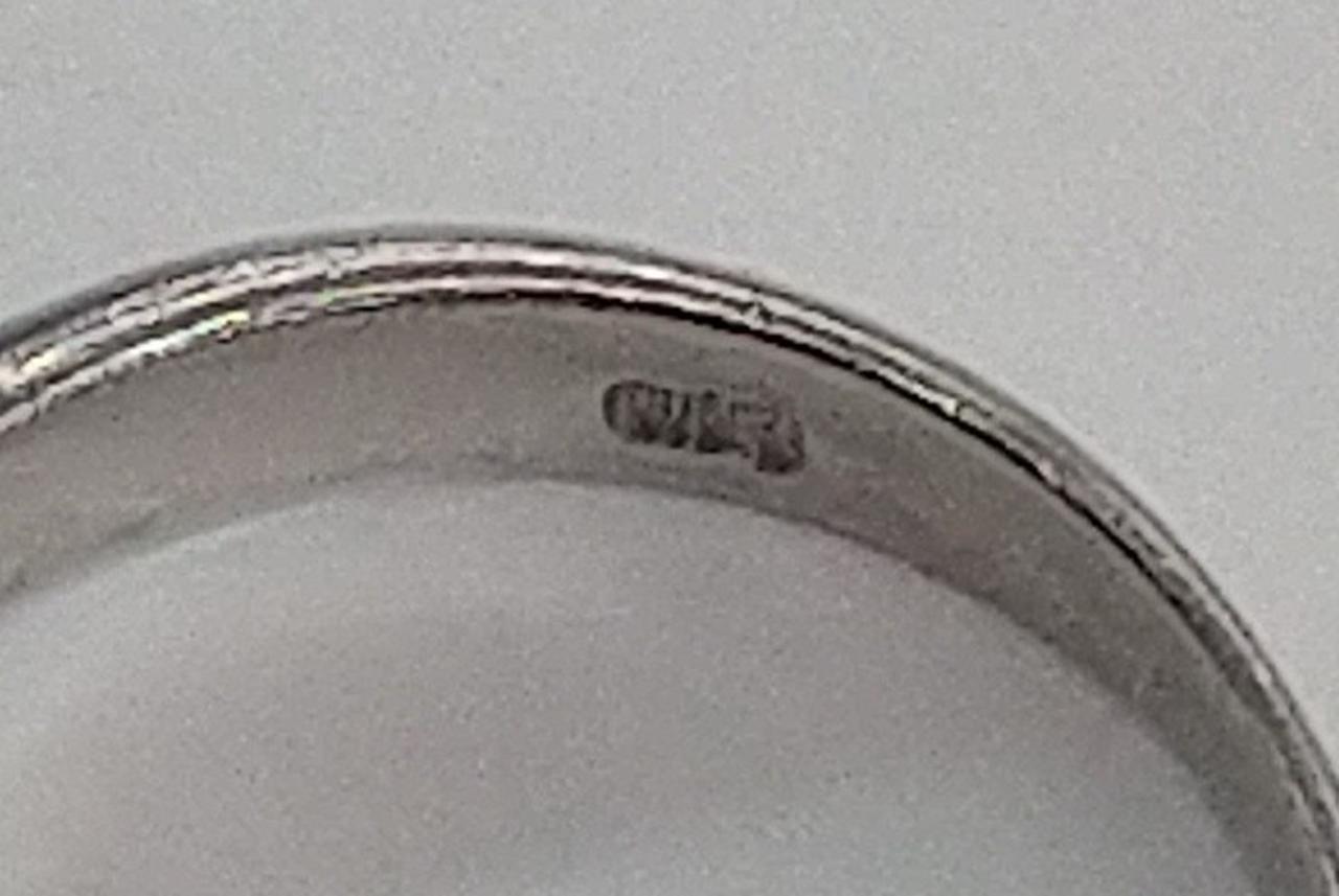 見づらいですが0.08の刻印があります