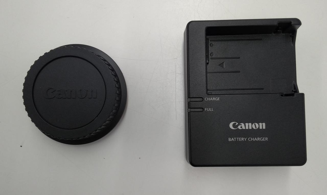 ボディと接続側のレンズキャップです