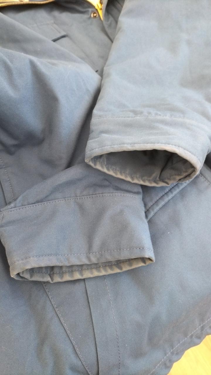 袖に汚れあります。