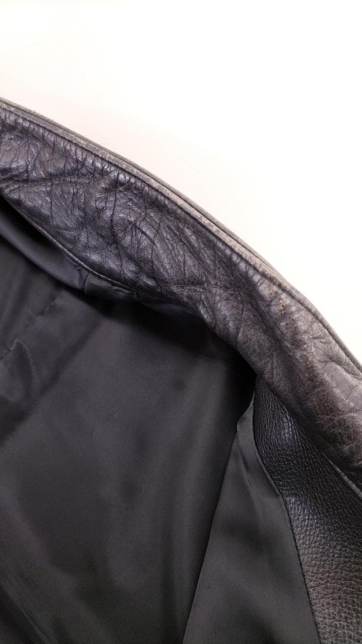 首元に擦れダメージあり