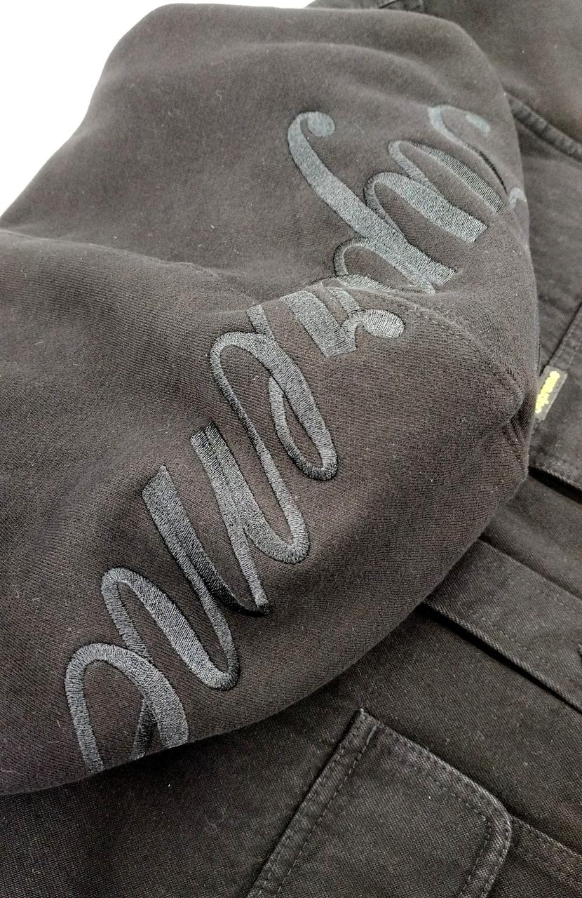 フードに『Supreme』の刺繍入り