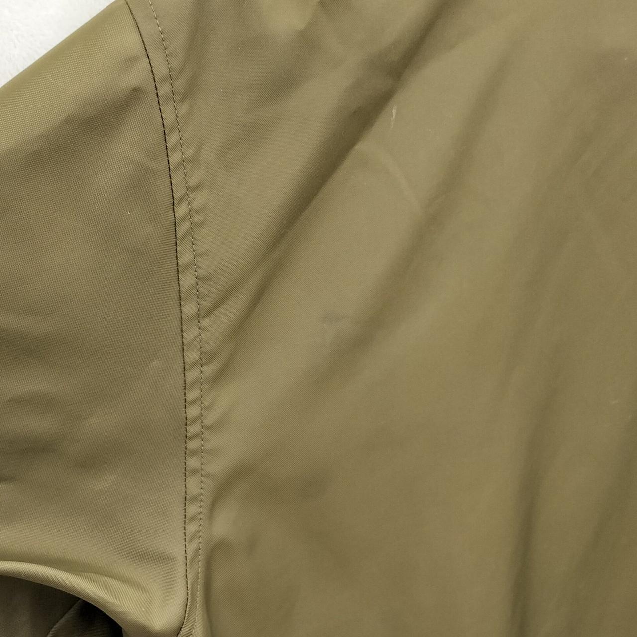 左肩後ろにシミ有り