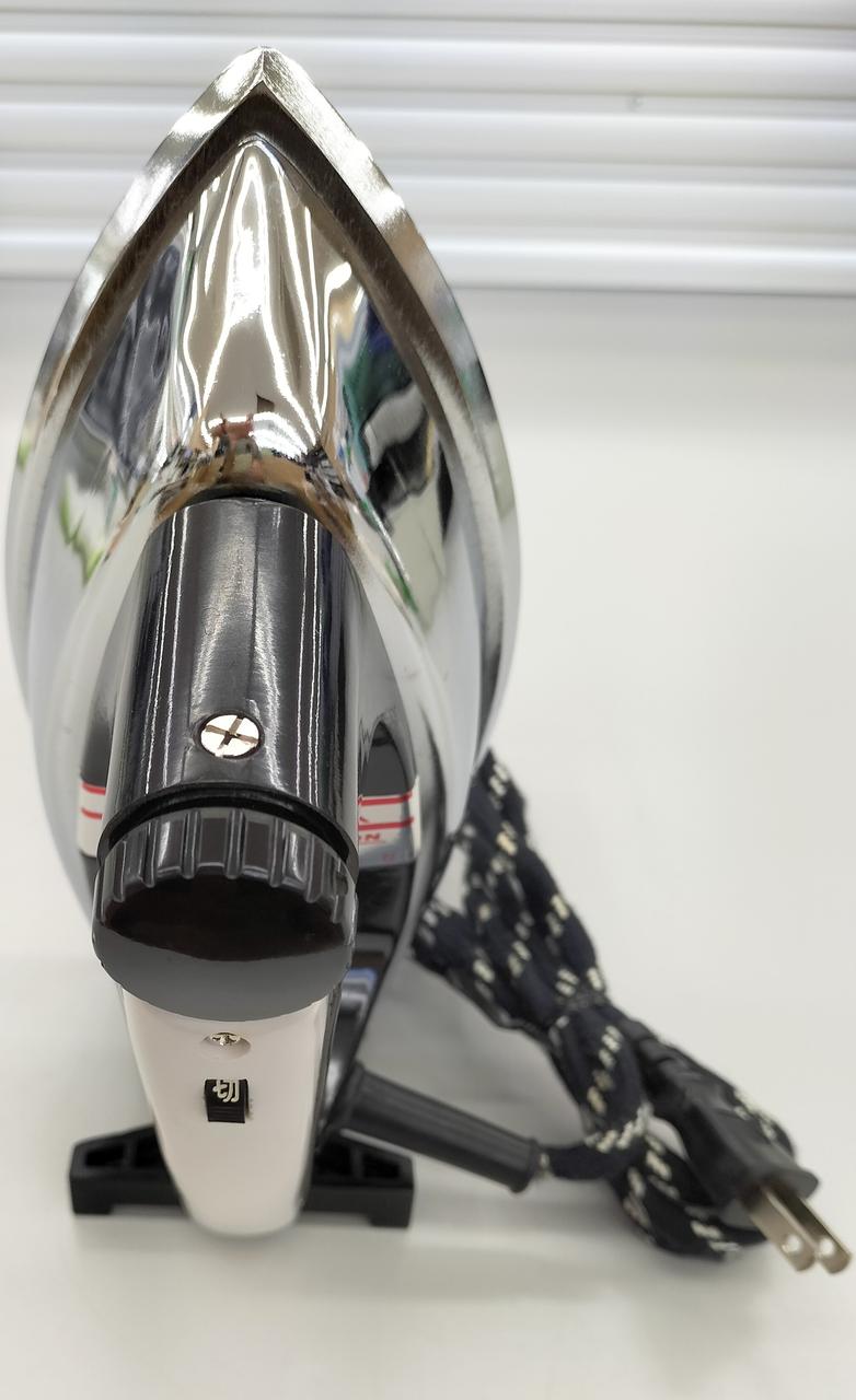 くすみの無い鏡面のような状態です。