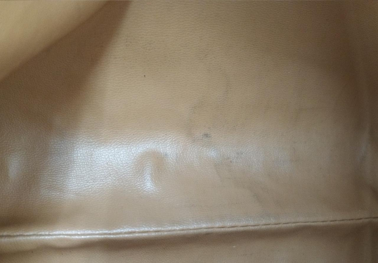 内側底汚れあり
