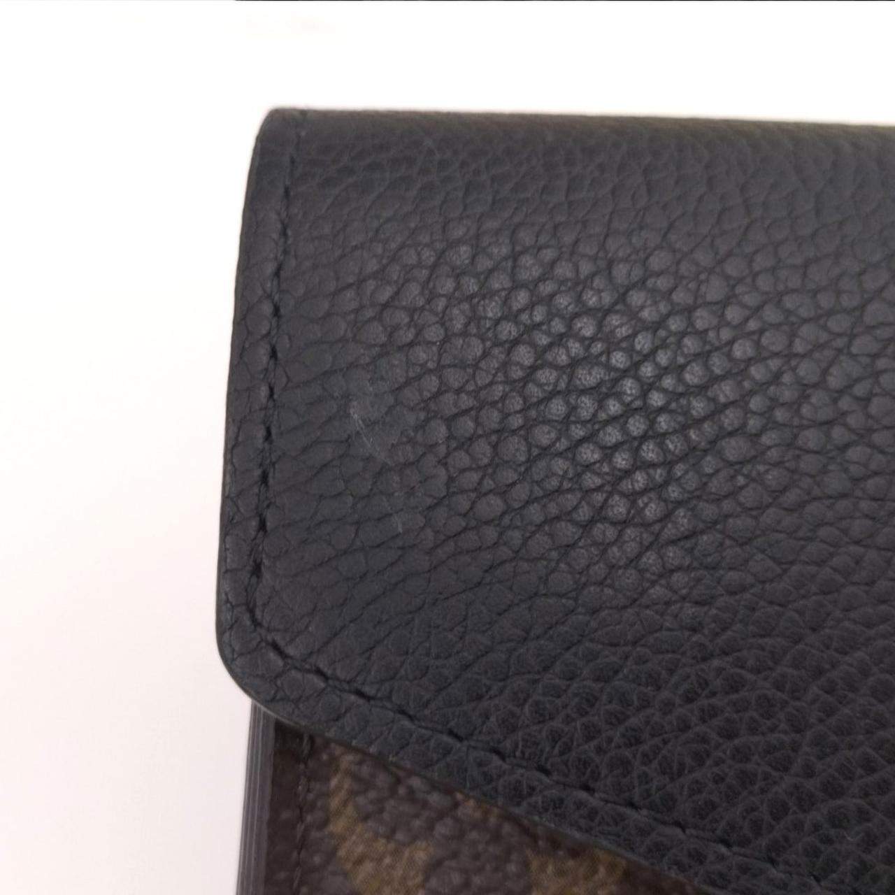 正面左上汚れあり