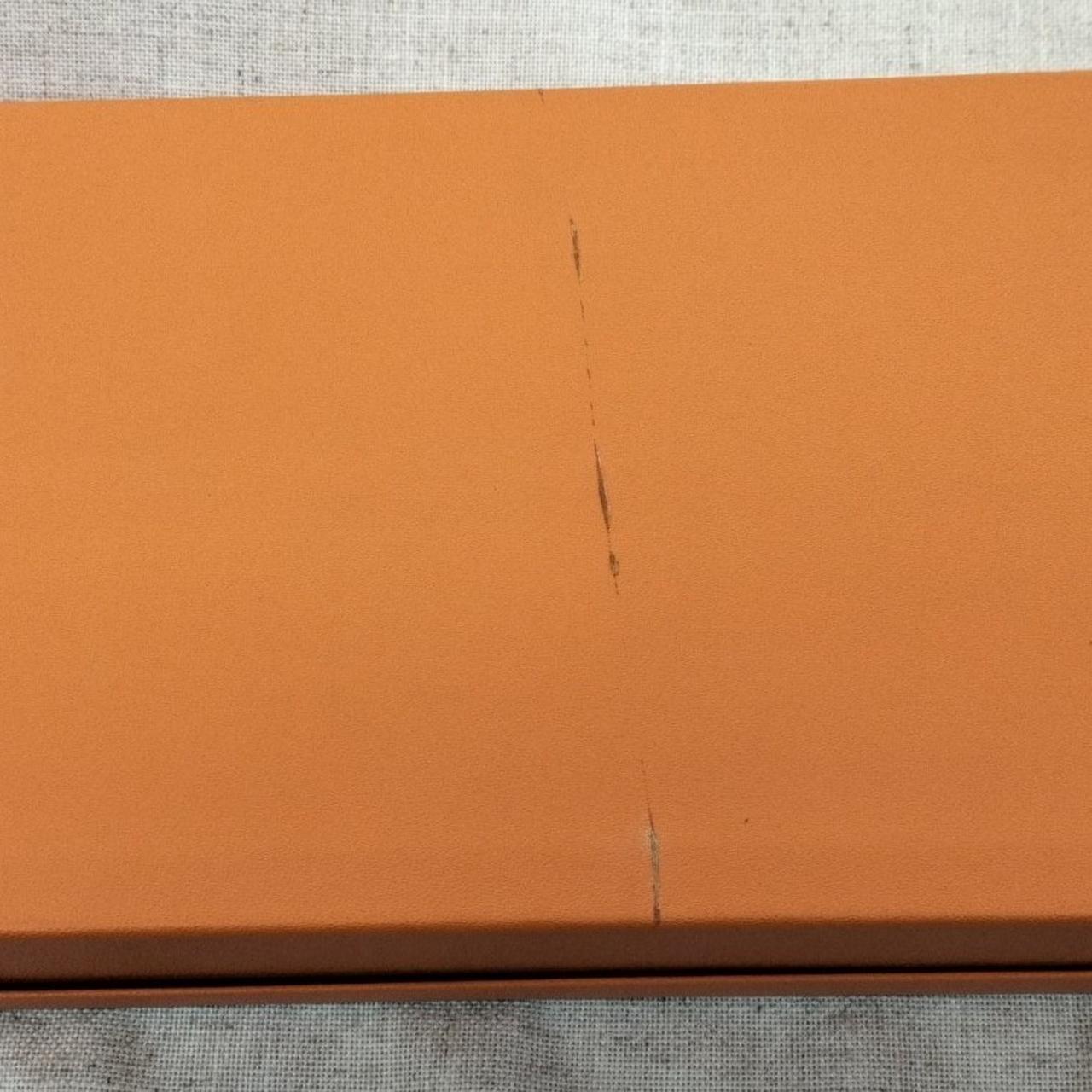 箱の裏側　シミあり