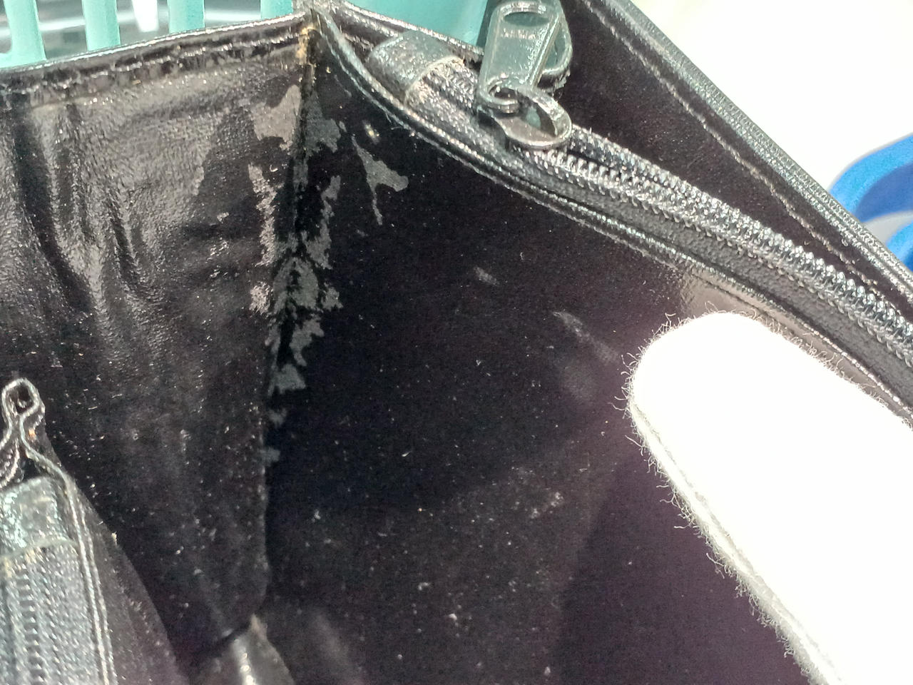 劣化による剥がれ