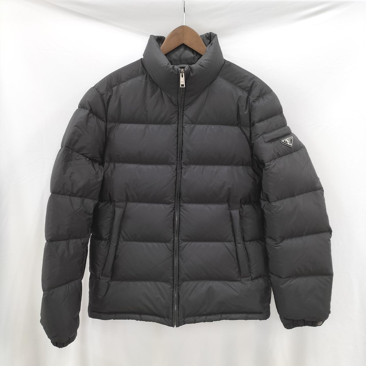 正規品　PRADA レディース　ダウンジャケット　三角プレート PRADA】プラダ『三角ロゴ トライアングルプレート ライダース