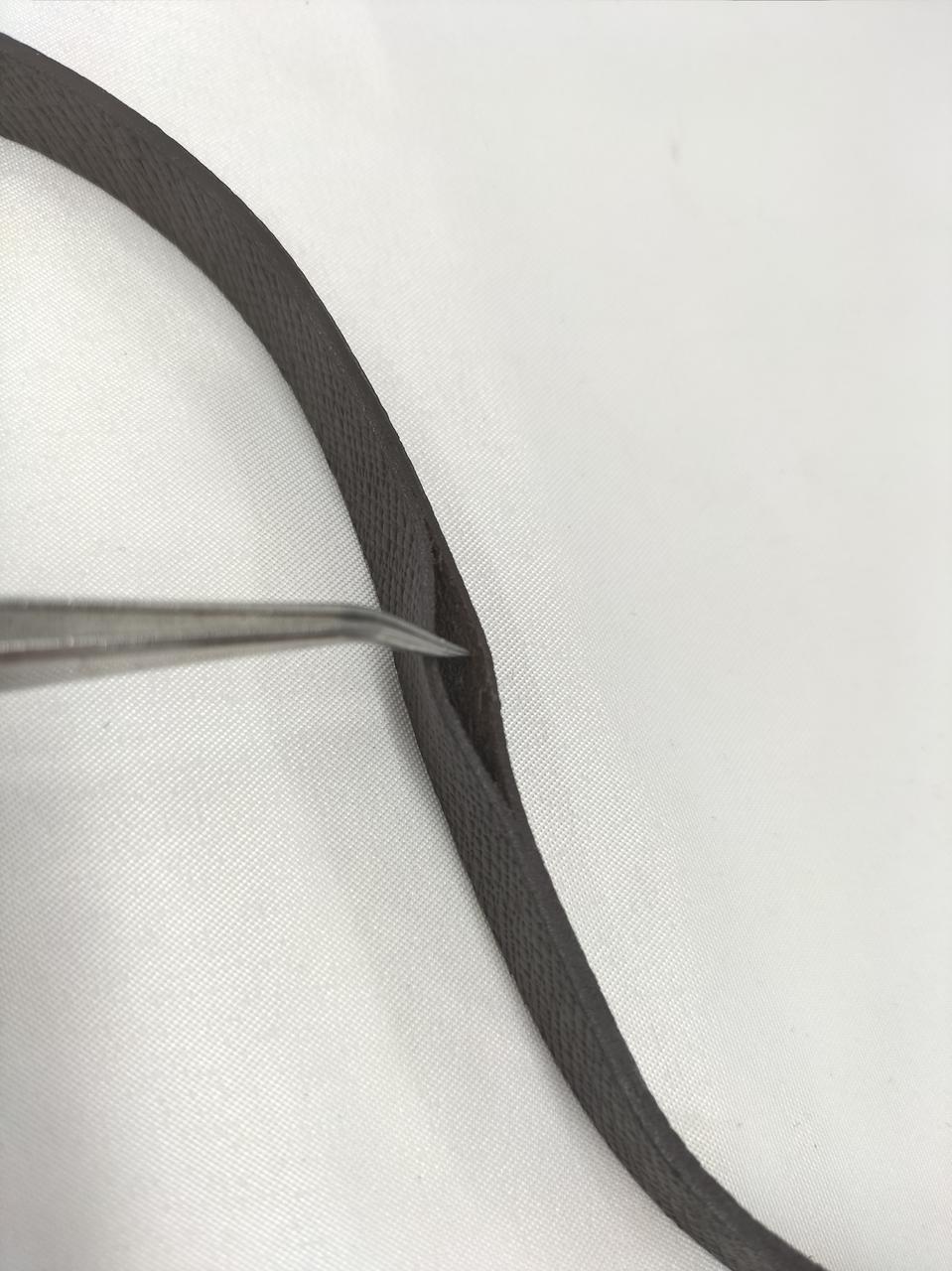 ショルダー紐一部劣化による剥がれあり