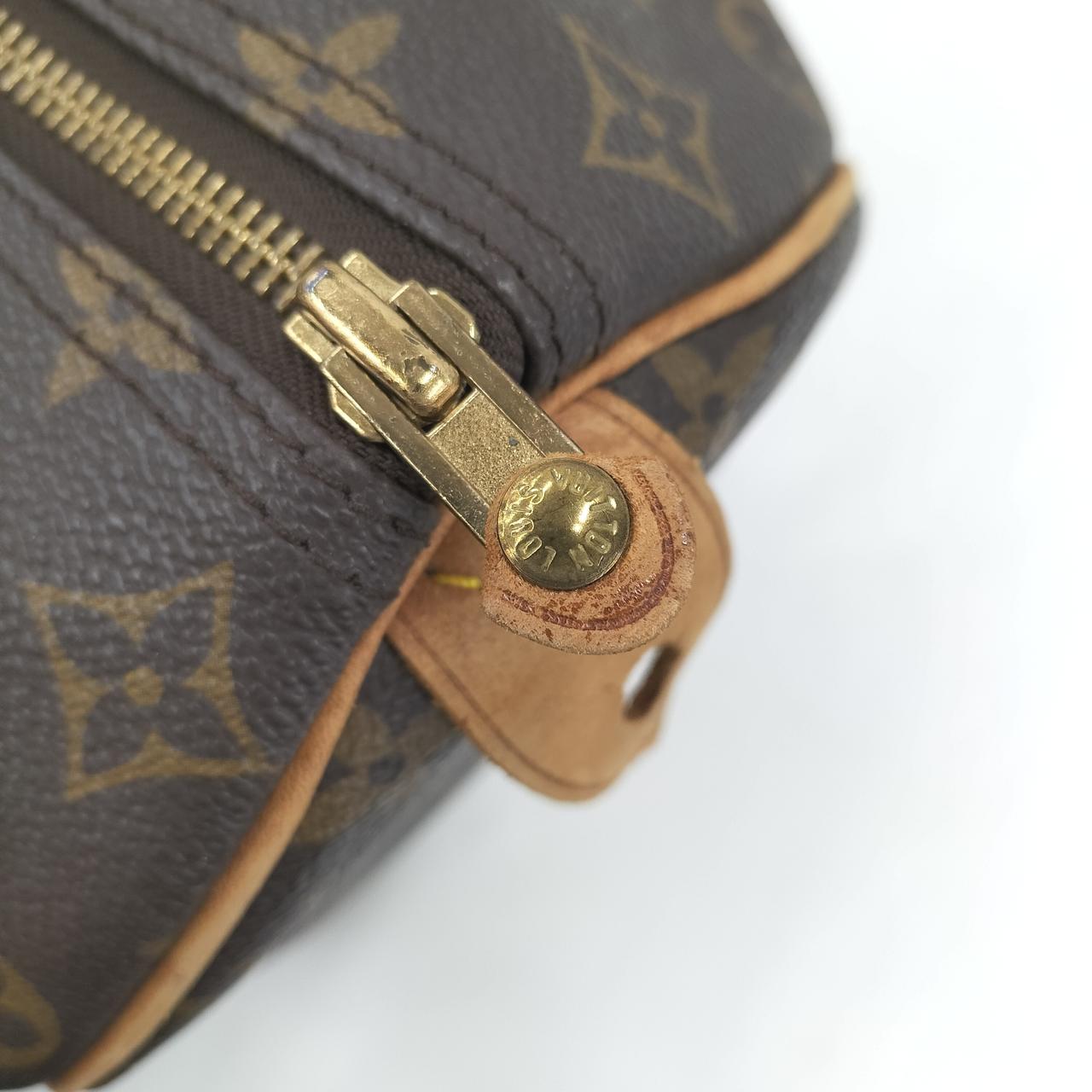 ファスナーレザー部分切れあり