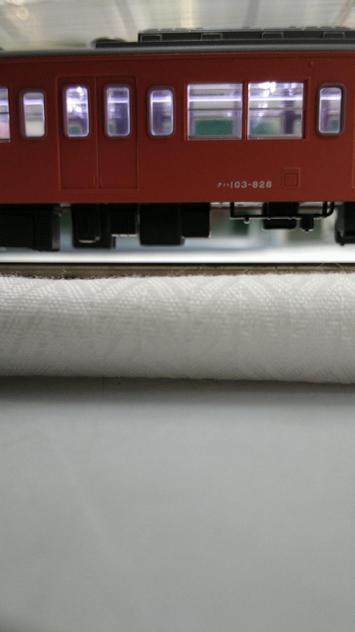 1両だけ室内灯がございます