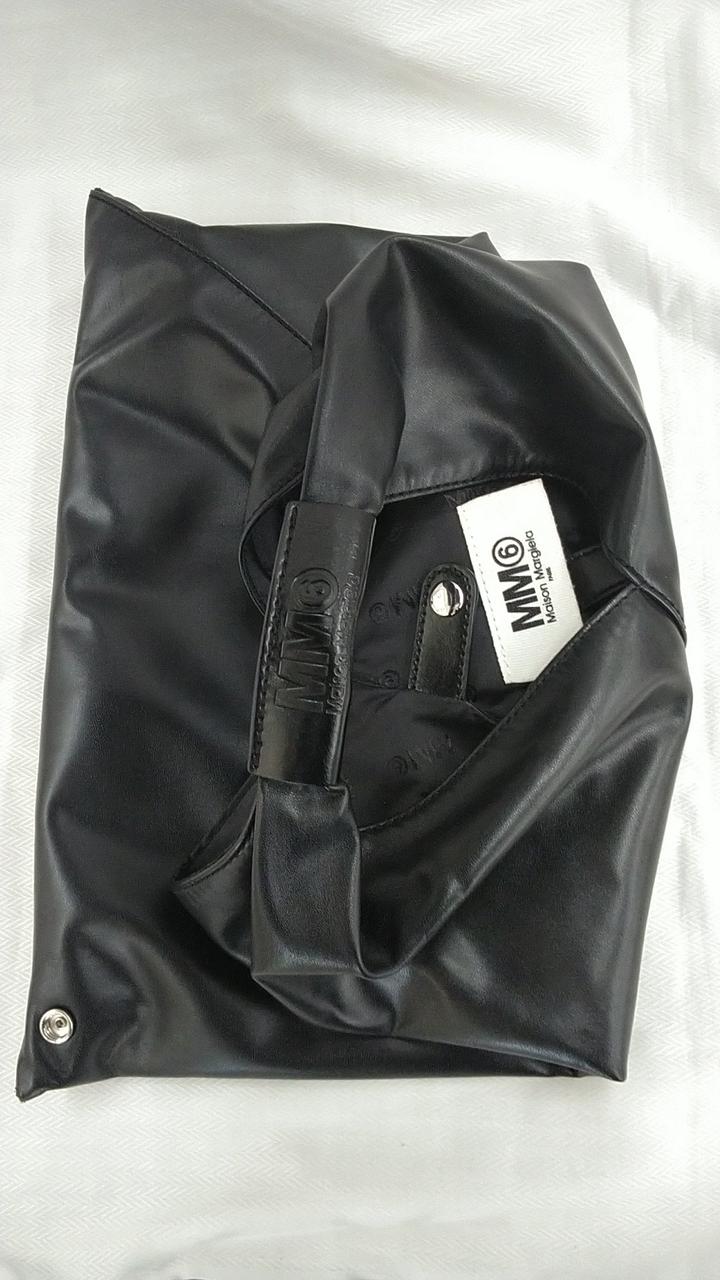 持ち手、内側にロゴあり