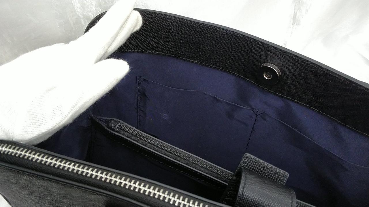 内部に汚れが見られます