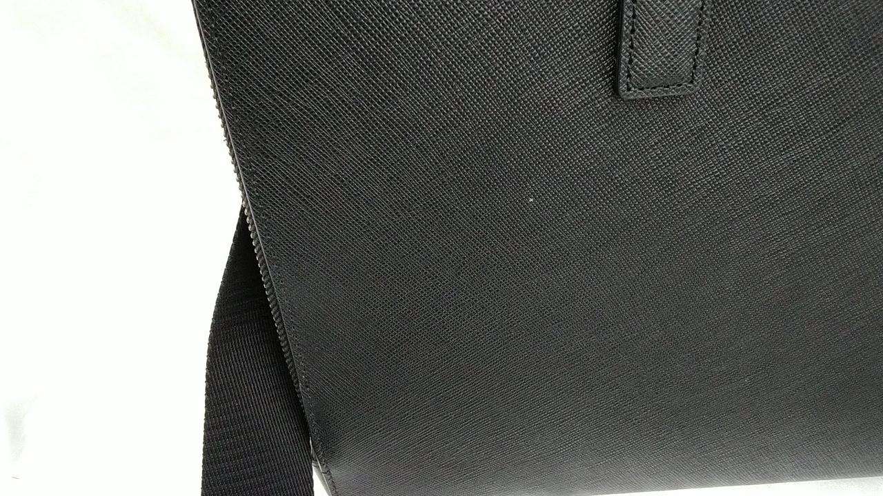 白く小さな汚れが見られます