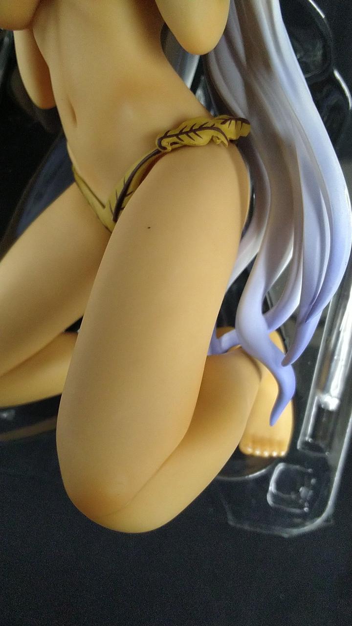 左足に塗料跳ねあり