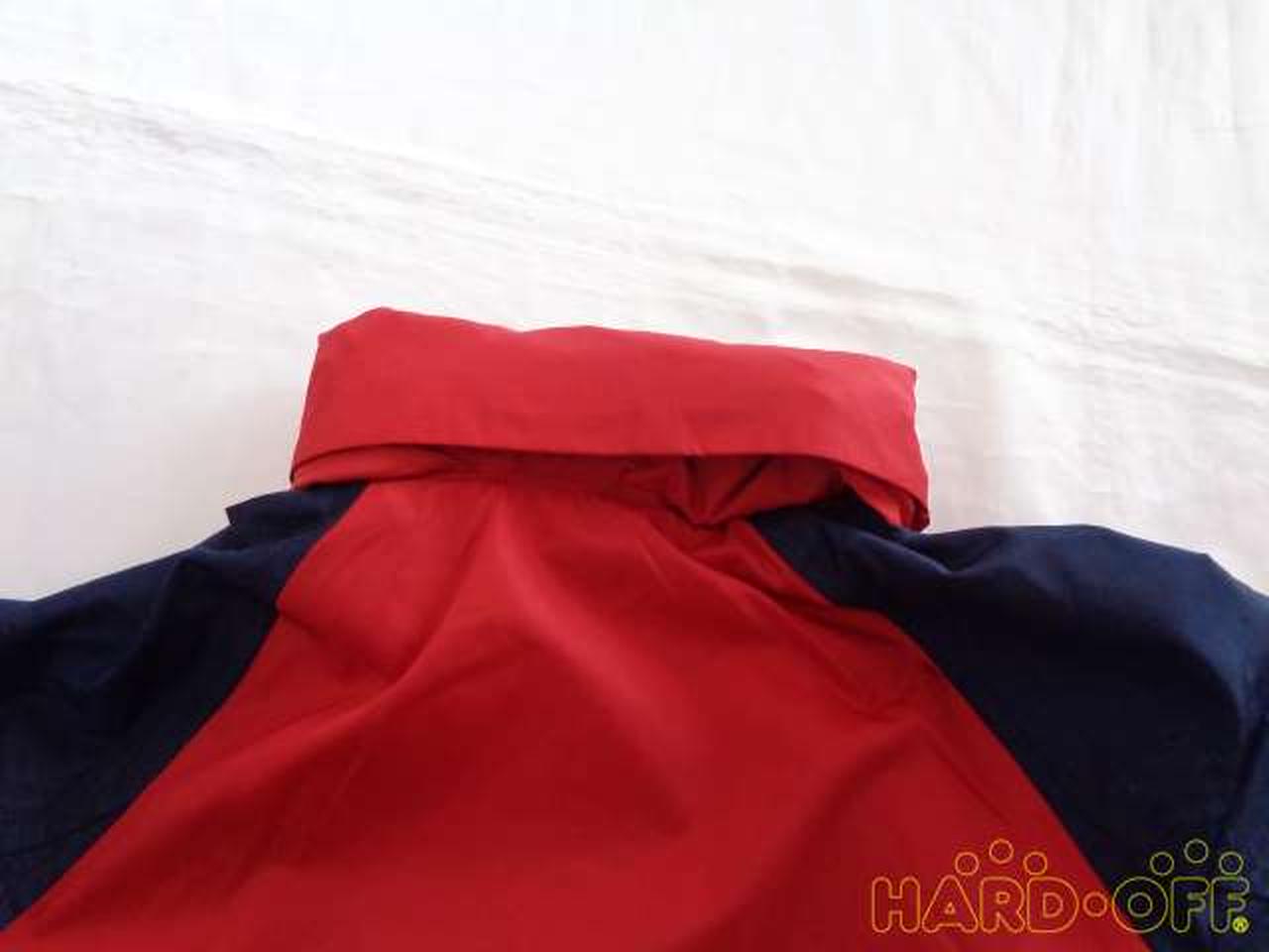 フード部分首元に収納可能です