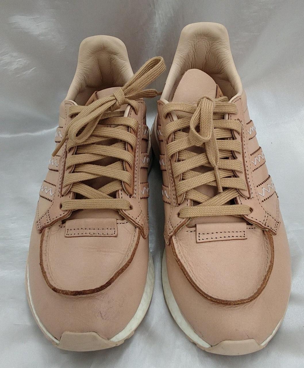 つま先に汚れあり