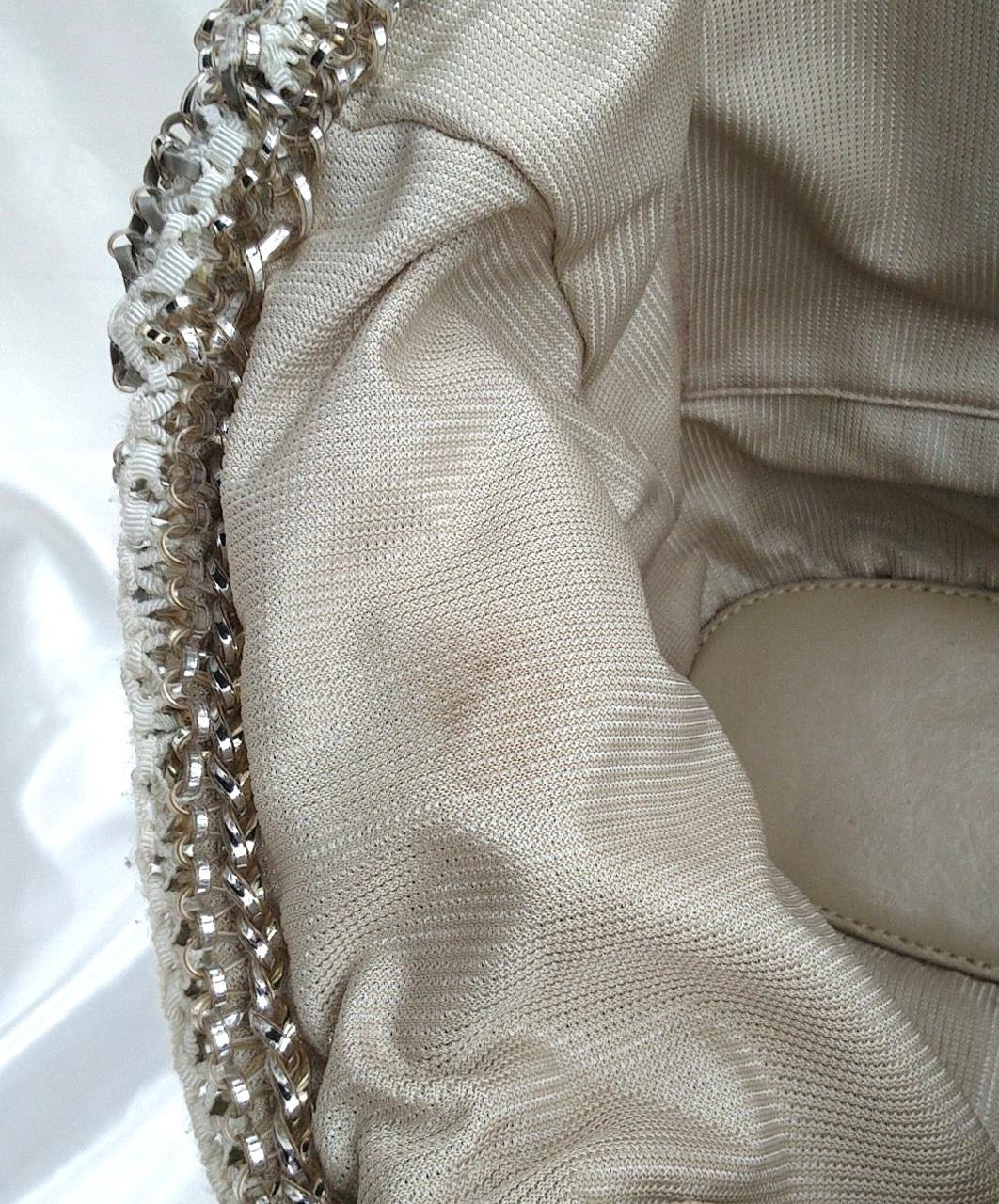 画像中央付近にシミがあります