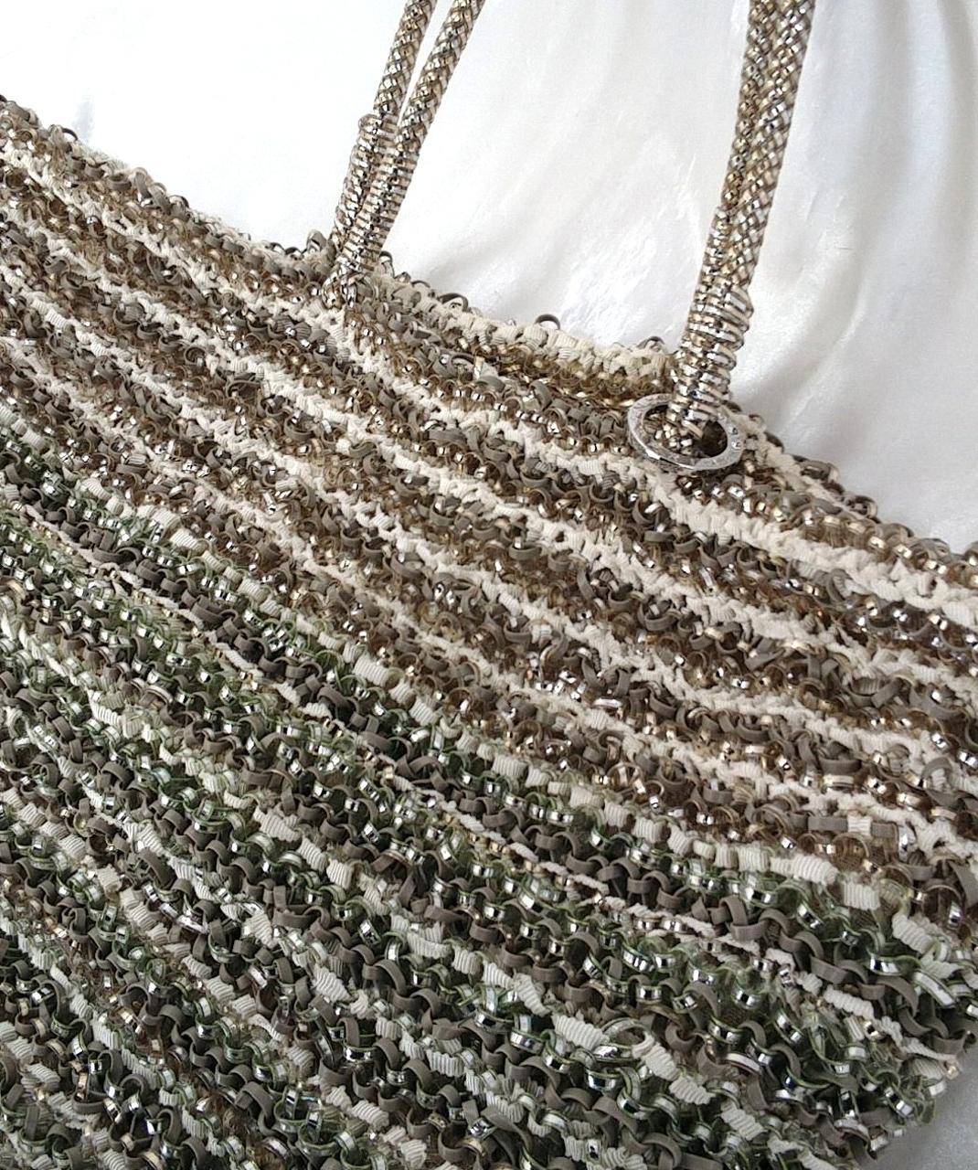 グリーンとゴールドの色味がキレイです