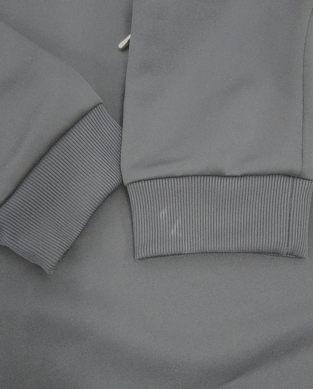 未使用ですが袖に1cmほどの汚れあり