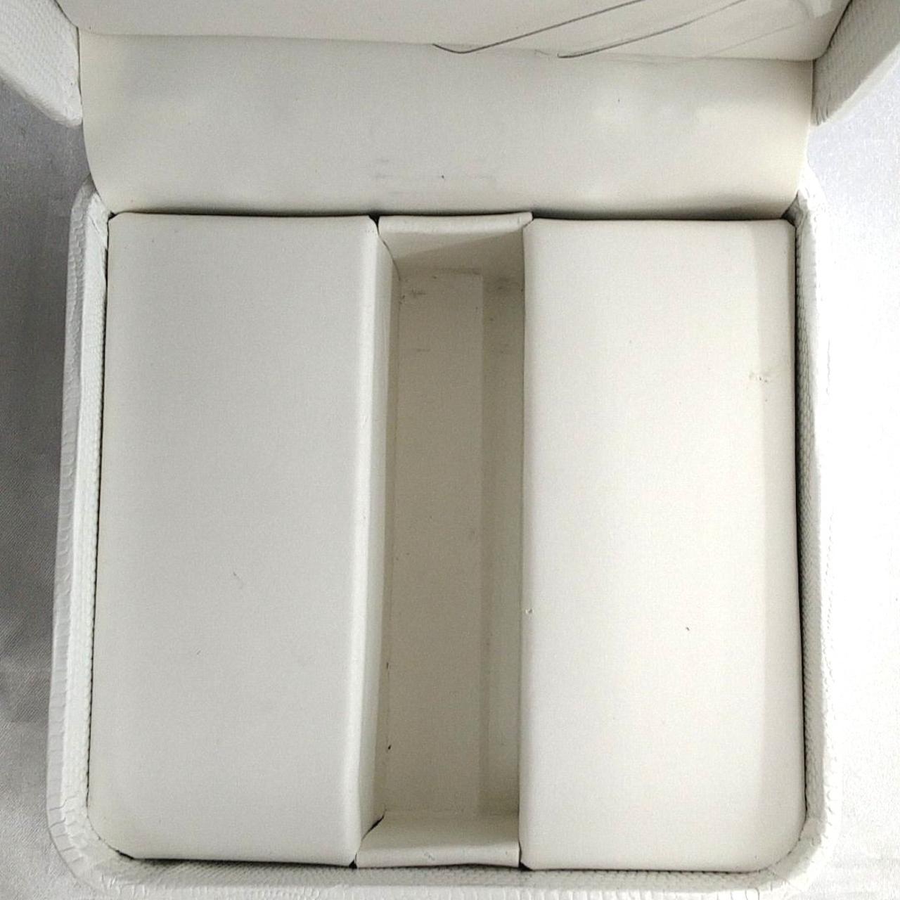 箱内部に汚れあり