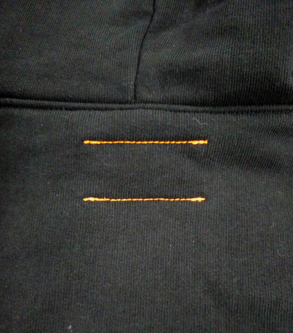 背面 タグ 縫い目