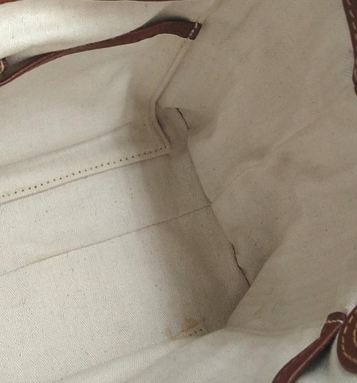 内側にシミがあります